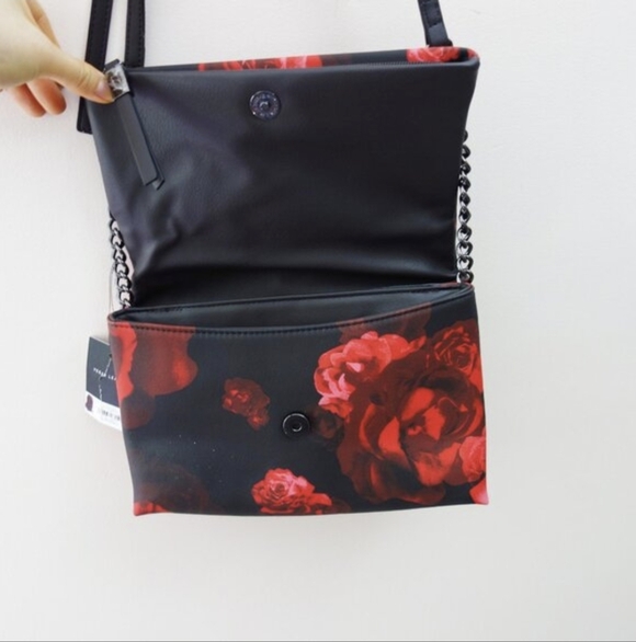 Simply Vera Vera Wang Garrison Crossbody Bag Black Red Rose Vegan Leather NWT! - Picture 7 of 12